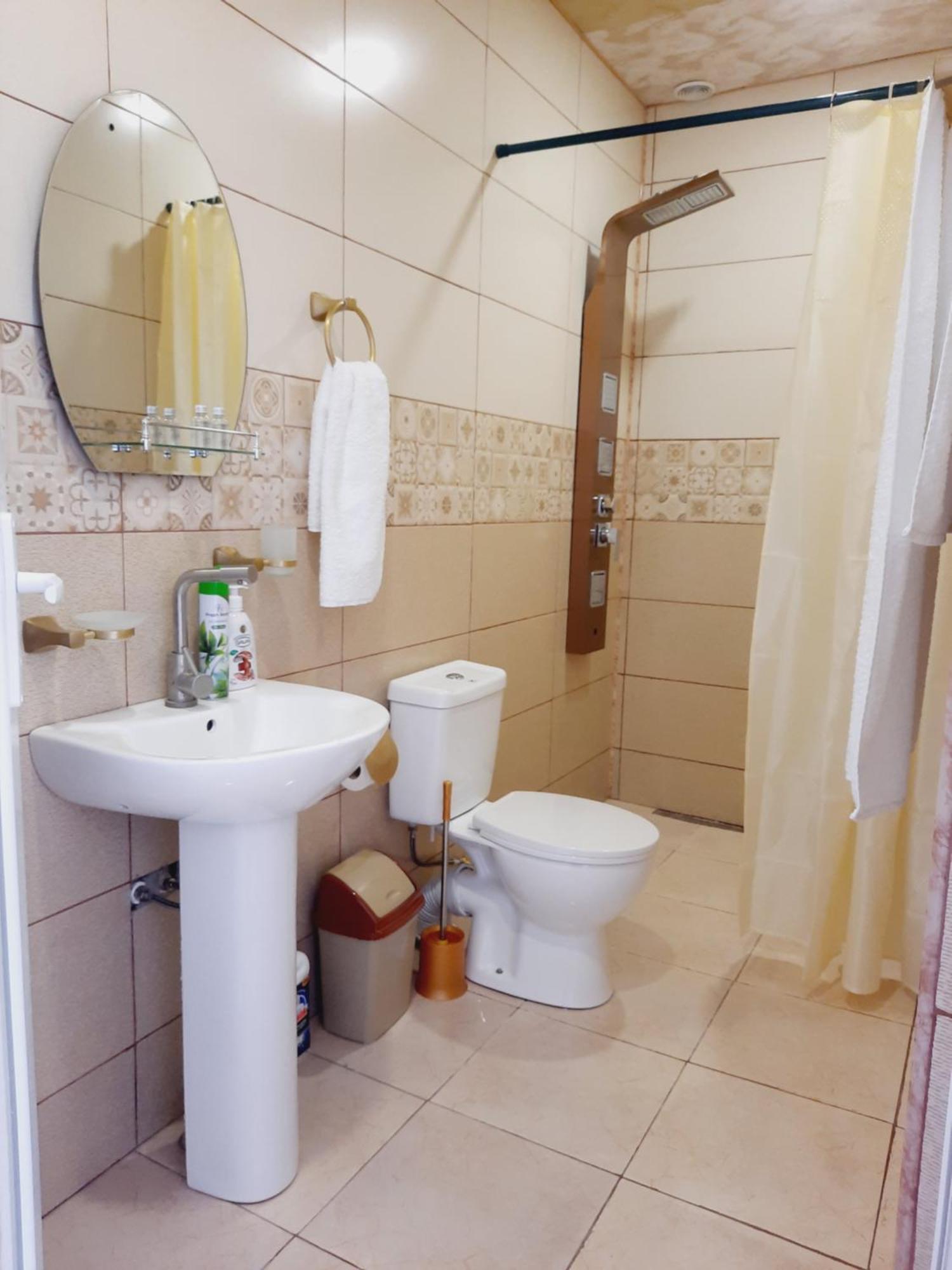 Inaisi Hotel Кутаиси Экстерьер фото