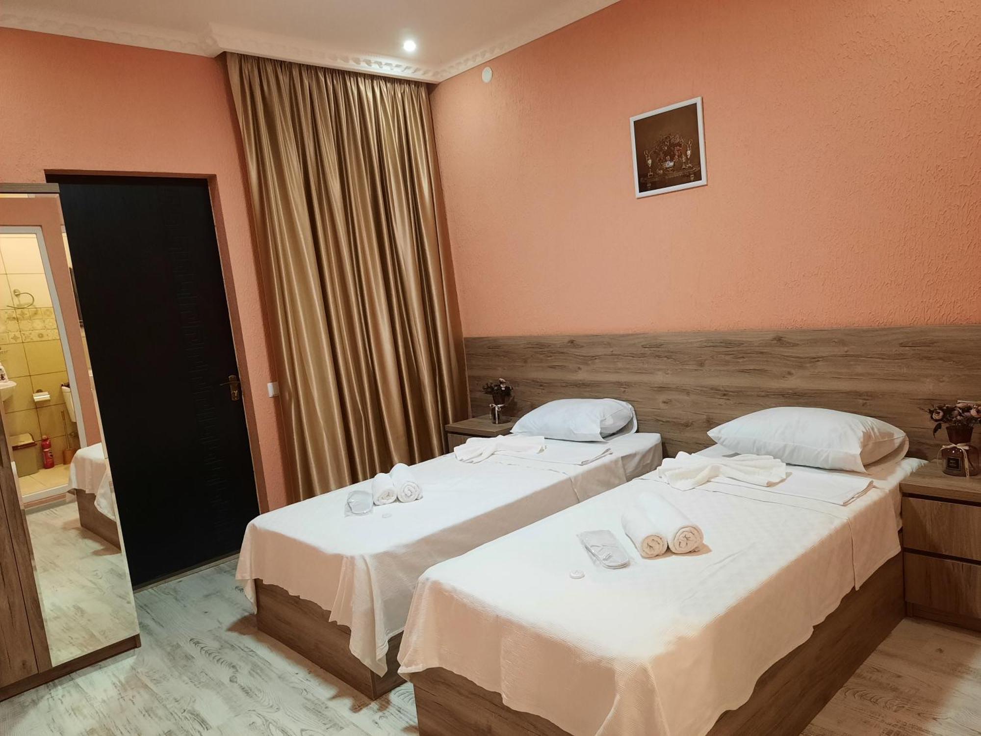 Inaisi Hotel Кутаиси Номер фото